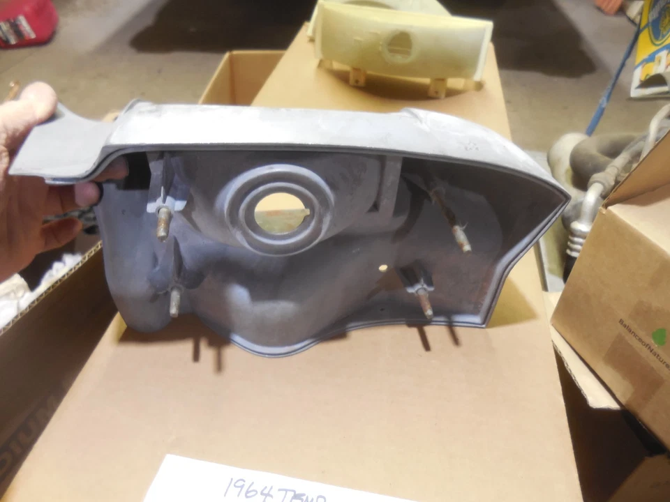 Pontiac Tempest 1964 OEM GM cuarto de extensión lado derecho 5955304 ¡Bonito! Foto 3 de 4