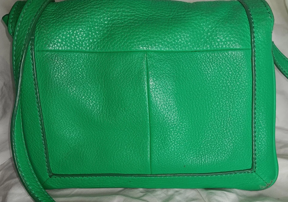 Bandolera pequeña de cuero verde brillante Jcrew usada Foto 2 de 4