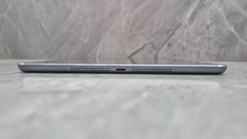 Apple iPad Air 2nd Generation A1475 12GB WiFi + Cellular  9.7"Apple A7 processor - Image 4 of 4