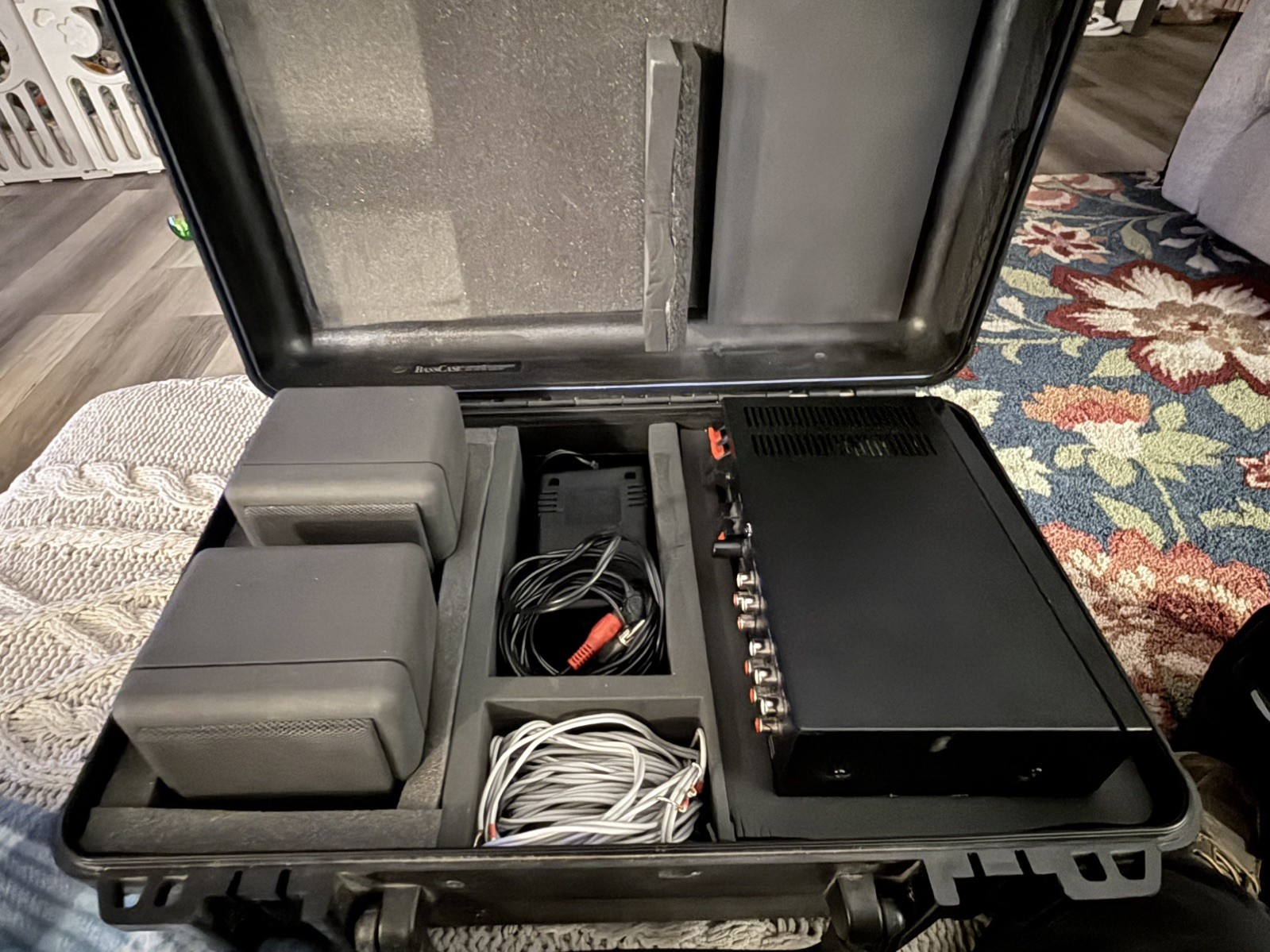 Cambridge SoundWorks Model Twelve Portable Amp & Speakers W/