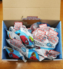 Paquete de 12: Bolsas Ciegas Misteriosas Marvel TSUM TSUM Serie 1 Minis + CAJA DE EXHIBICIÓN - E13A
