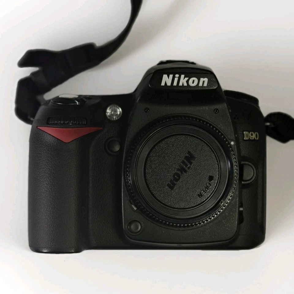 Nikon D90 Digital SLR Camera - (Kit w/ VR 18-105 mm Lens) *6 Batteries* 12mp - Image 2 of 4