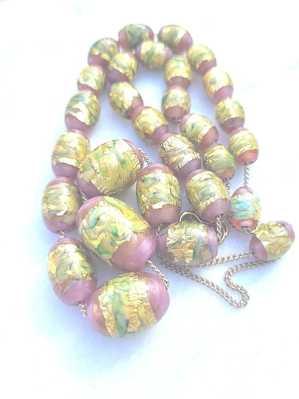SALE! RAREST VINTAGE GOLD FOIL GREEN YELLOW MAUVE GLASS BEAD CHAIN NECKLACE SET - Image 5