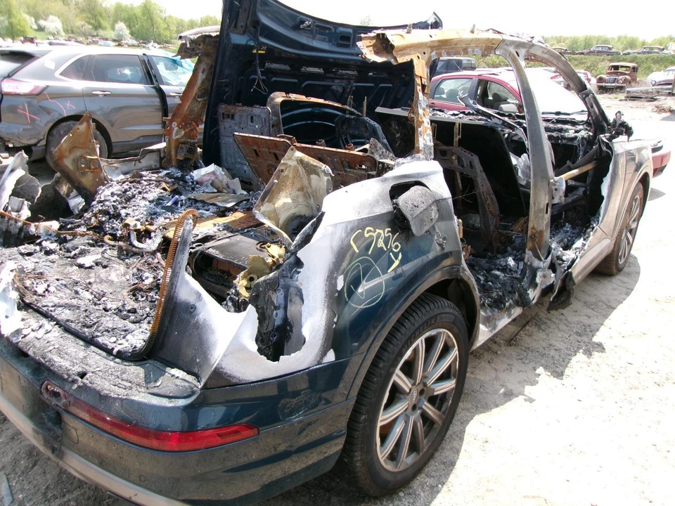 Brazo de control inferior delantero izquierdo delantero usado se adapta a: Audi q7 fo 2018 Foto 2 de 4