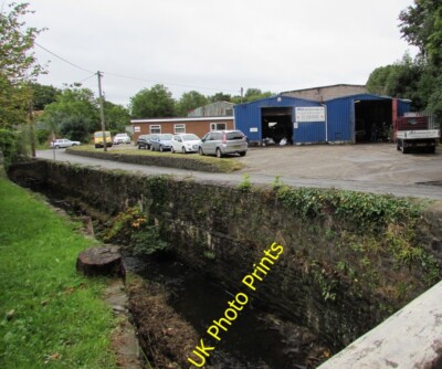 Foto 6x4 JRJ Engineering, Llangennech Cae-gors über einen Bach gesehen, N c2015