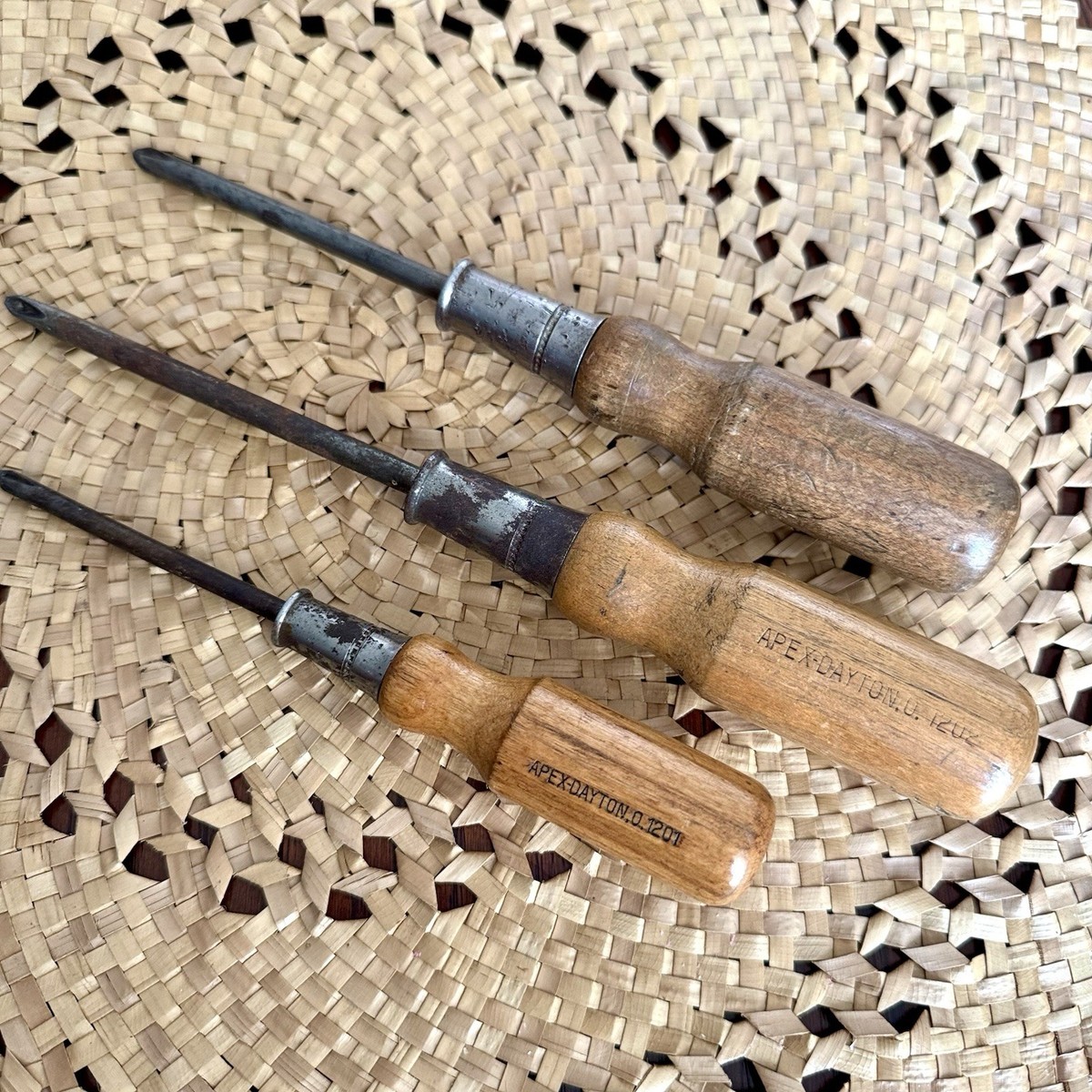 3X VINTAGE APEX SCREWDRIVER LOT TOOL WOODEN HANDLE DAYTON OHIO USA