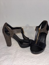 MICHAEL KORS BERKLEY LEATHER T STRAP PLATFORM HEELS FRONT ZIPPER SIZE 5.5