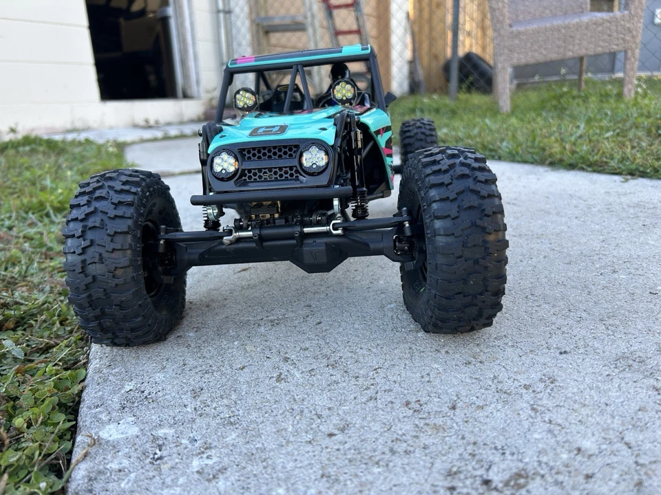 Vanquish H10 Optic 1/10 4WD RTR Rock Crawler - Image 2 of 4