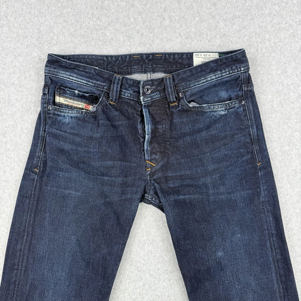 Jeans Diesel para hombre 29x32 (se adapta a 29x29) lavado oscuro botón viker mosca desgastado Italia Foto 2 de 4