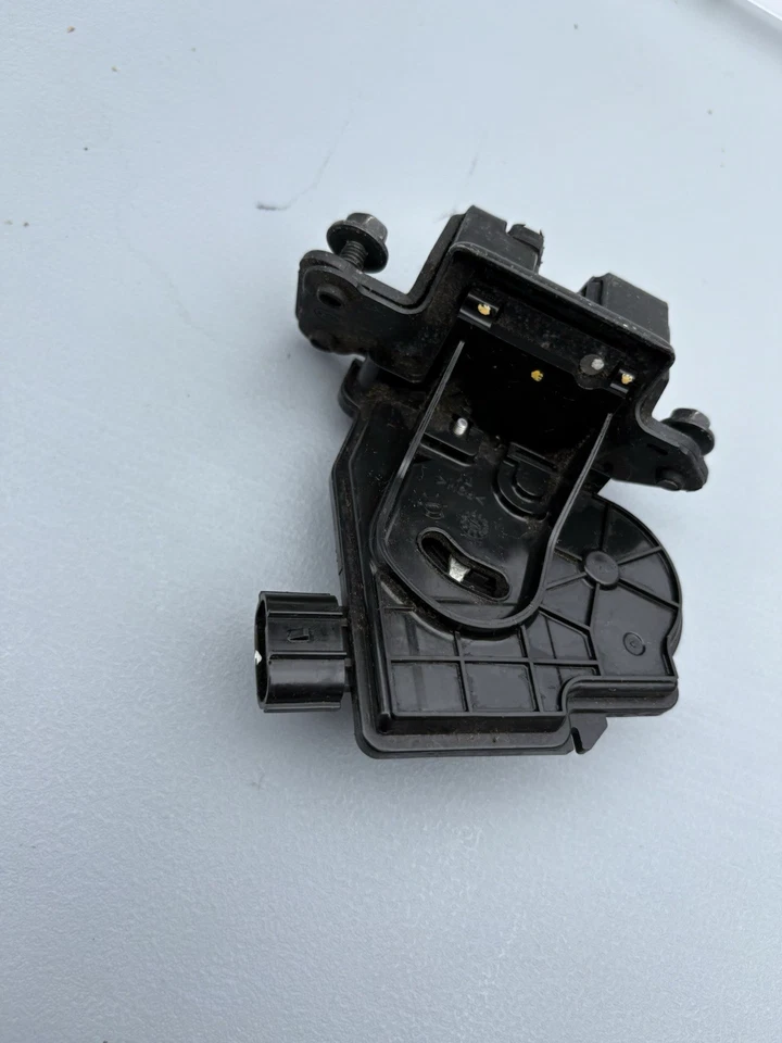 Toyota Prius V 2012-2016 OEM maletero pestillo tapa bloqueo actuador 69350-28150 4070 Foto 4 de 4