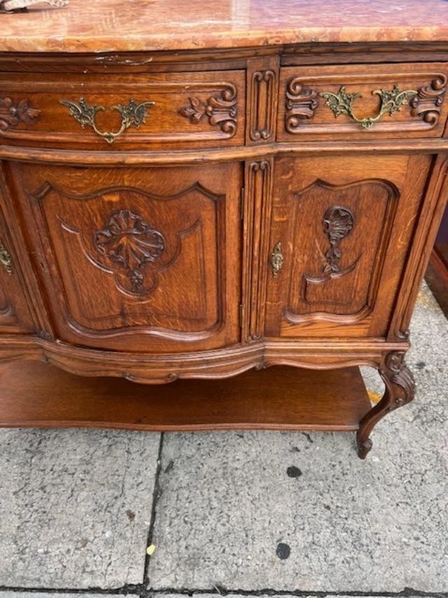 Antiguo aparador de servidor francés con tapa de mármol o buffet. Foto 2 de 4