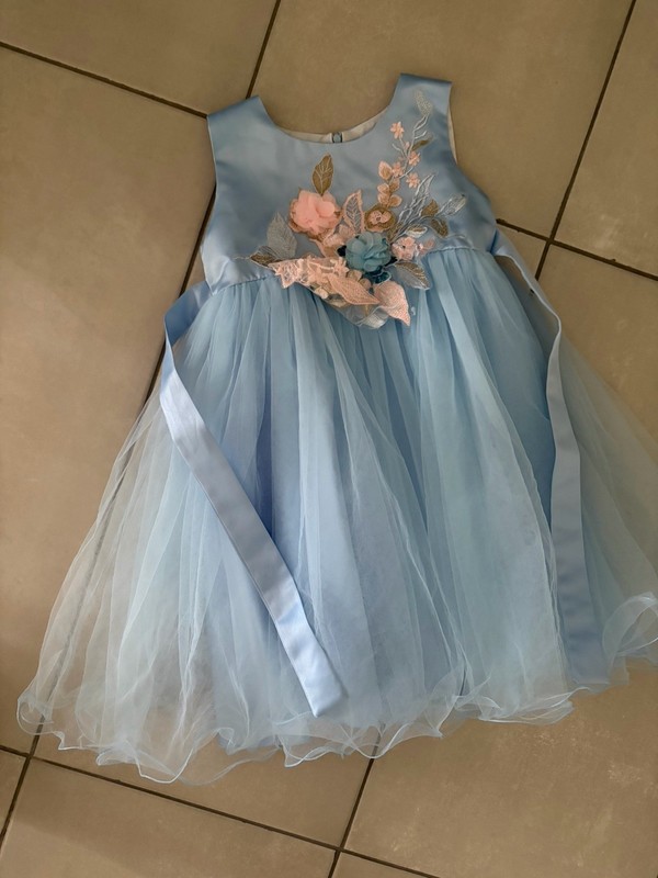 Girls Fancy Dress Size (140 Euro ) Size 8-10 US Blue With Flowers Taffeta !