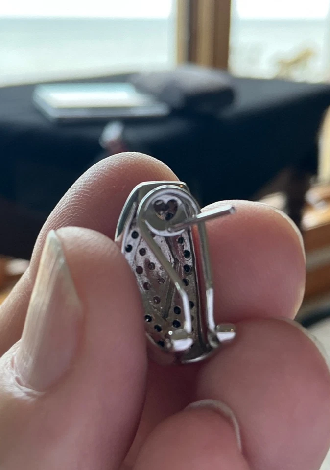 BEAUTIFUL 10k White Gold 1.60 carat TDW Black and White Diamond Earrings 4.9 gr - Image 4 of 4