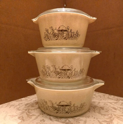 3 pyrex glass with lids forest fancies Mushroom covered casserole EXCELLENT SET
