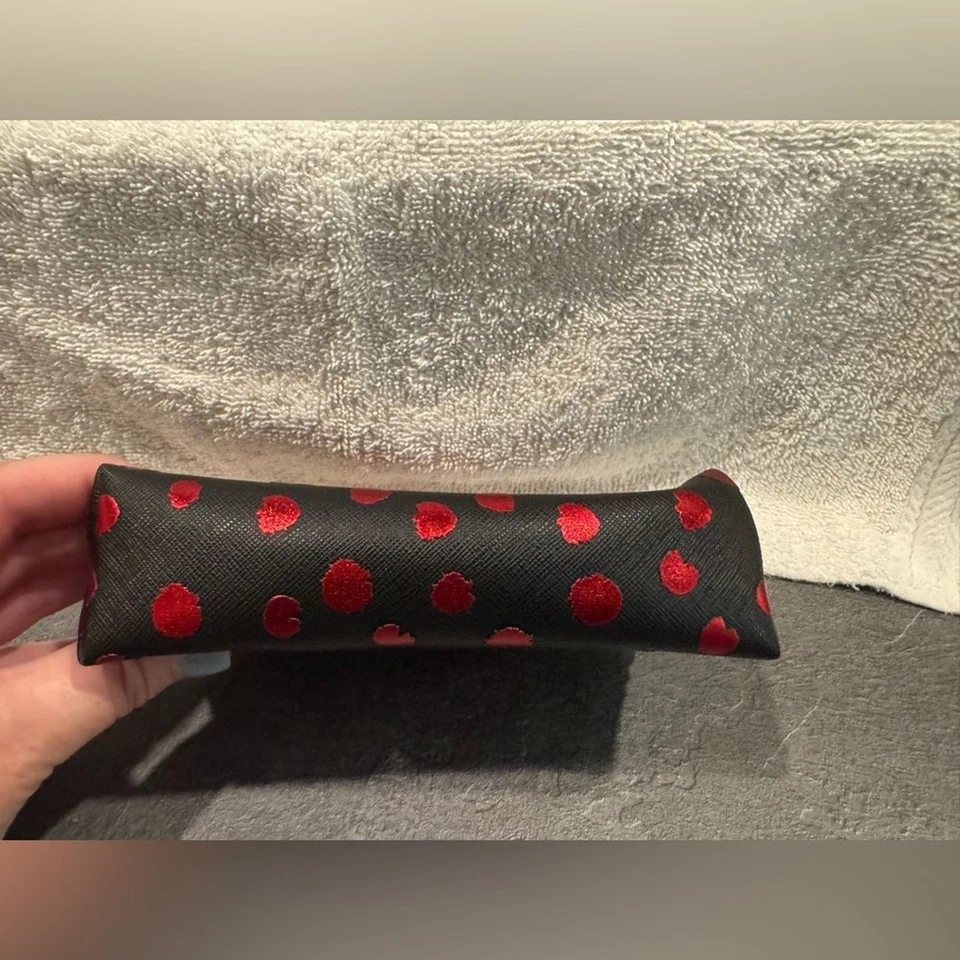 Bolso de Maquillaje Victoria’s Secret Rojo Negro y Metálico Lunares Foto 4 de 4