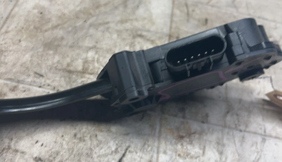 2007-2009 CHEVY EQUINOX PONTIAC TORRENT Gas Accelerator Pedal Assembly OEM - Image 4 of 4