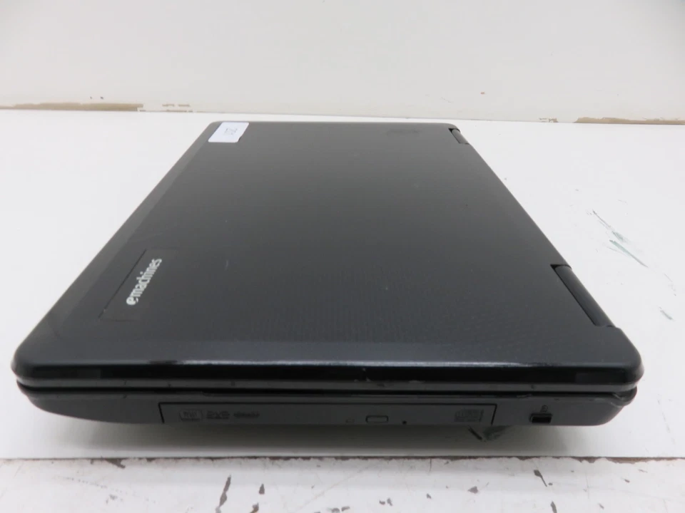 Ноутбук eMachines E525 Intel Celeron 2 ГБ Ram без жесткого диска или аккумулятора - повреждение экрана - Изображение 4 из 4