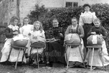 kuu-71 Social History, Lace Makers, Buckinghamshire. Photo