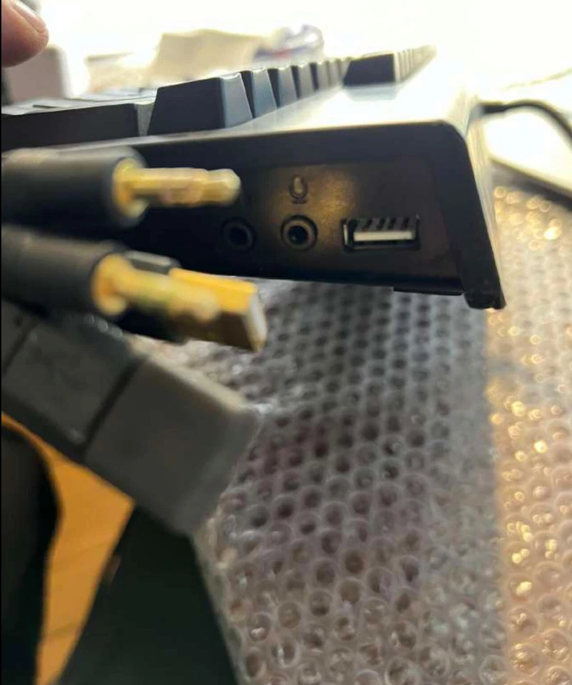 Razer Blackwidow Chroma RZ03-0122 Gaming Mechanical Keyboard, ORANGE SWITCH - Image 4 of 4