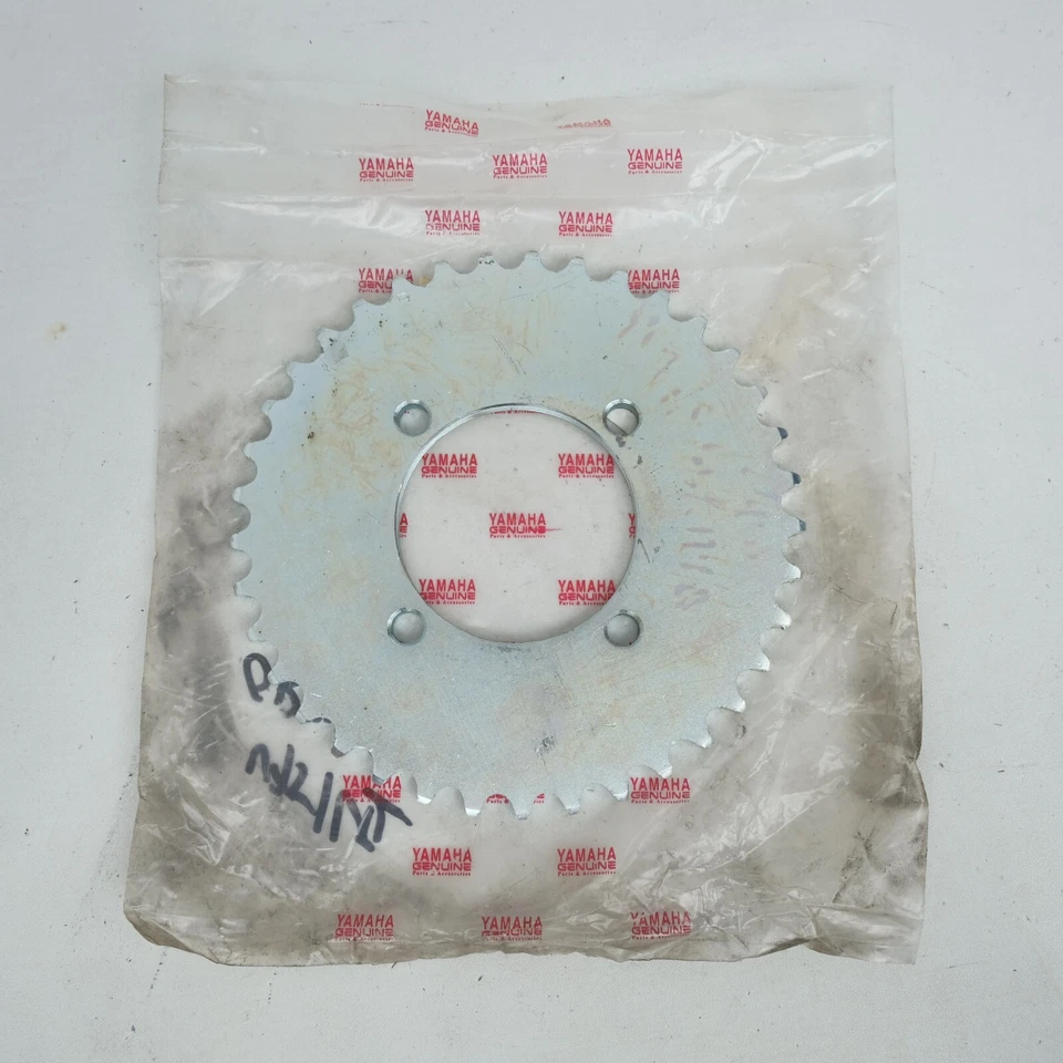 Piñón trasero Yamaha YL1 YL1E YG1 YG5 G6 G7 U7E 37T nos genuino 122-25437-10-33 Foto 3 de 4
