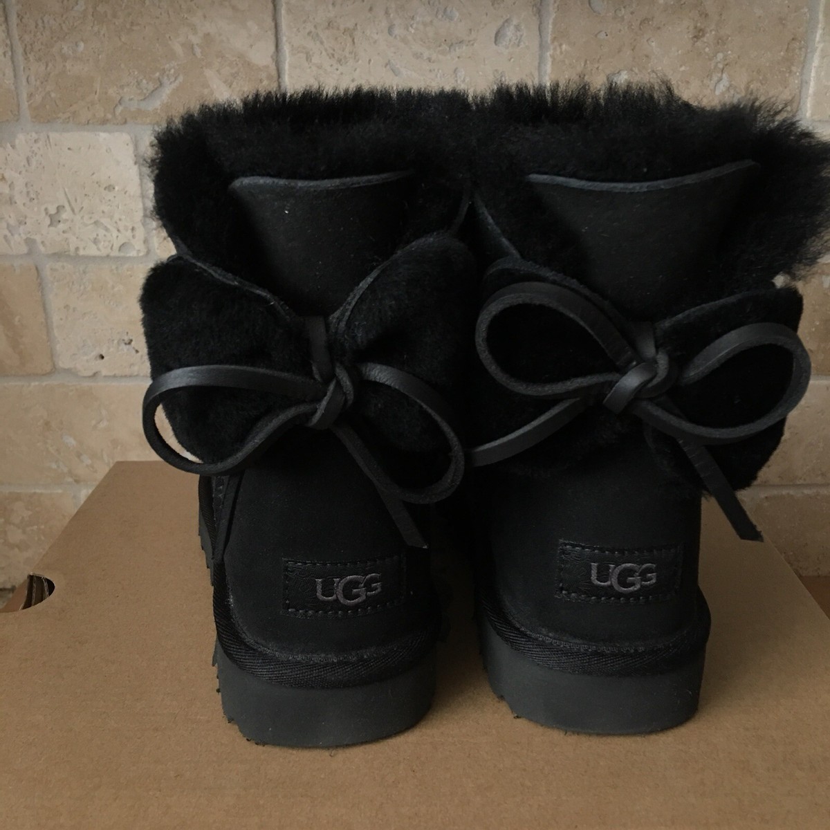UGG CLASSIC BAILEY DOUBLE BOW BLACK SUEDE FUR ANKLE MINI