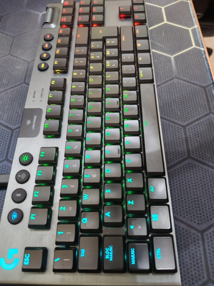 Logitech G915 TKL Wireless Gaming Tactile Tastiera, LAYOUT ITALIANO  - Immagine 3 di 3