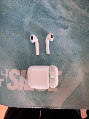 Apple AirPods 2nd Gen with Charging Case (White)