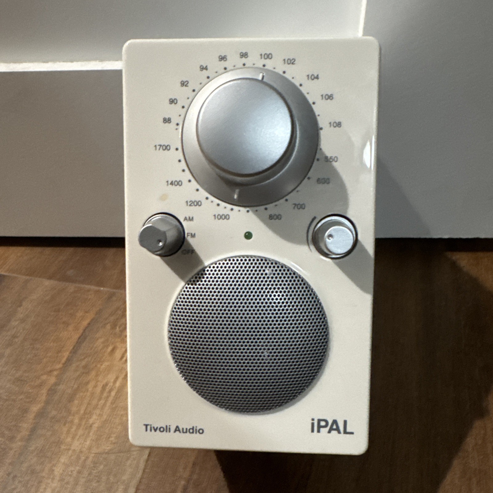 Vintage White Tivoli Audio iPAL Portable AM / FM Radio by He