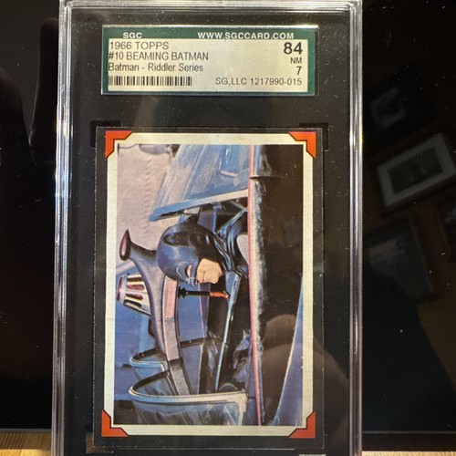 1966 Topps Batman Riddler Back #10 Beaming Batman