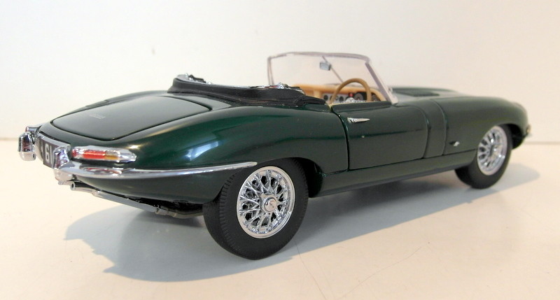 FRANKLIN MINT JAGUAR E-Type 1961 Coupe 1:24 Red Model Car EUR 44,79 - FR