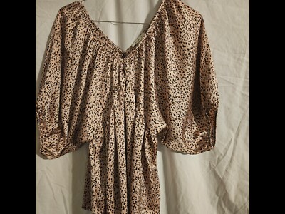 Ladies Blouse Sz Med Leopard Cheetah Print Polyester Shiny & Silky EUC B1