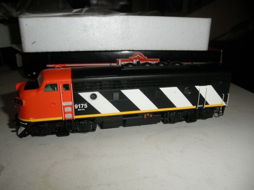 Canadian National - Zebra Stripe F-7A con sonido y DCC # 9175 | Zustand: New