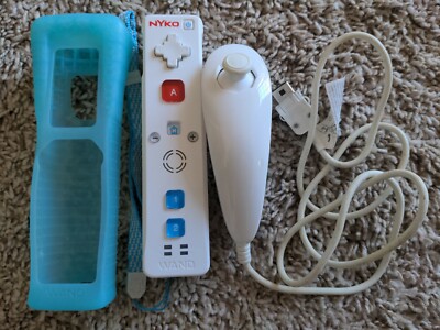 Nyko Wand (87074) Wii mote w/Nunchuk and rubber remote protector