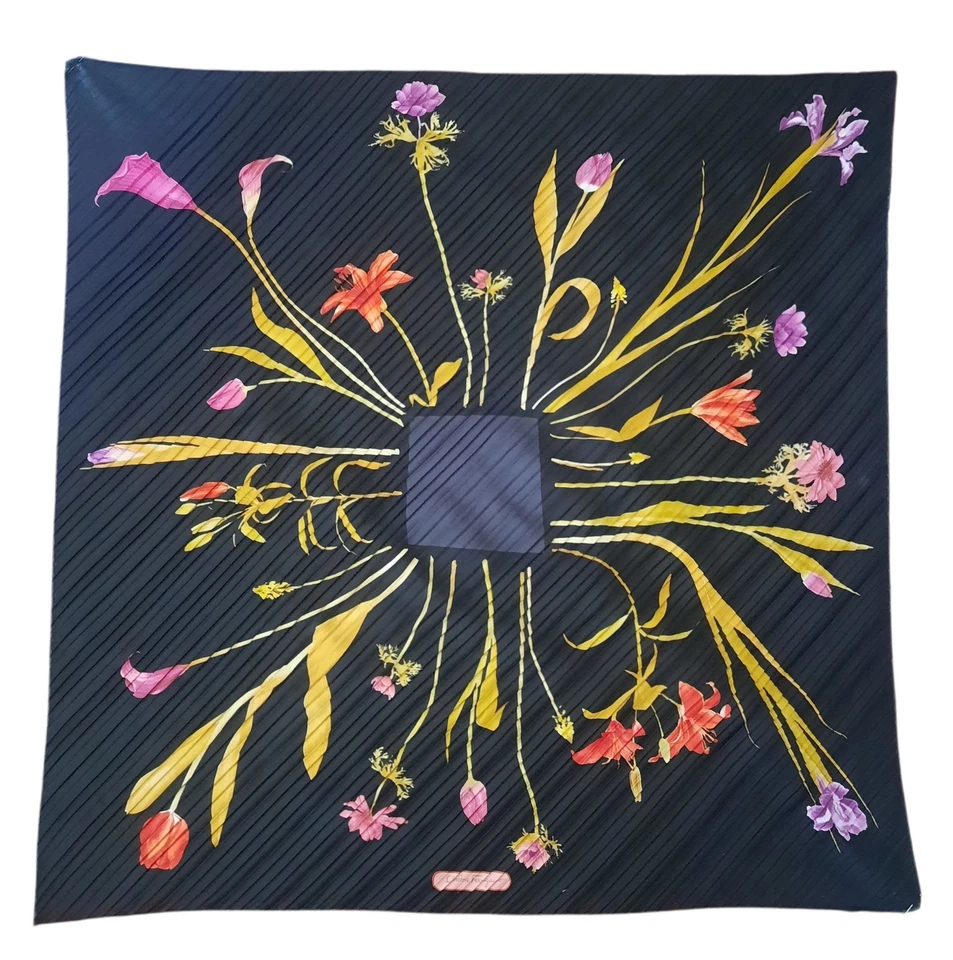 SALVATORE FERRAGAMO Bufanda Plisada Estampado Floral Seda Negra/Multi 90cm Foto 2 de 4