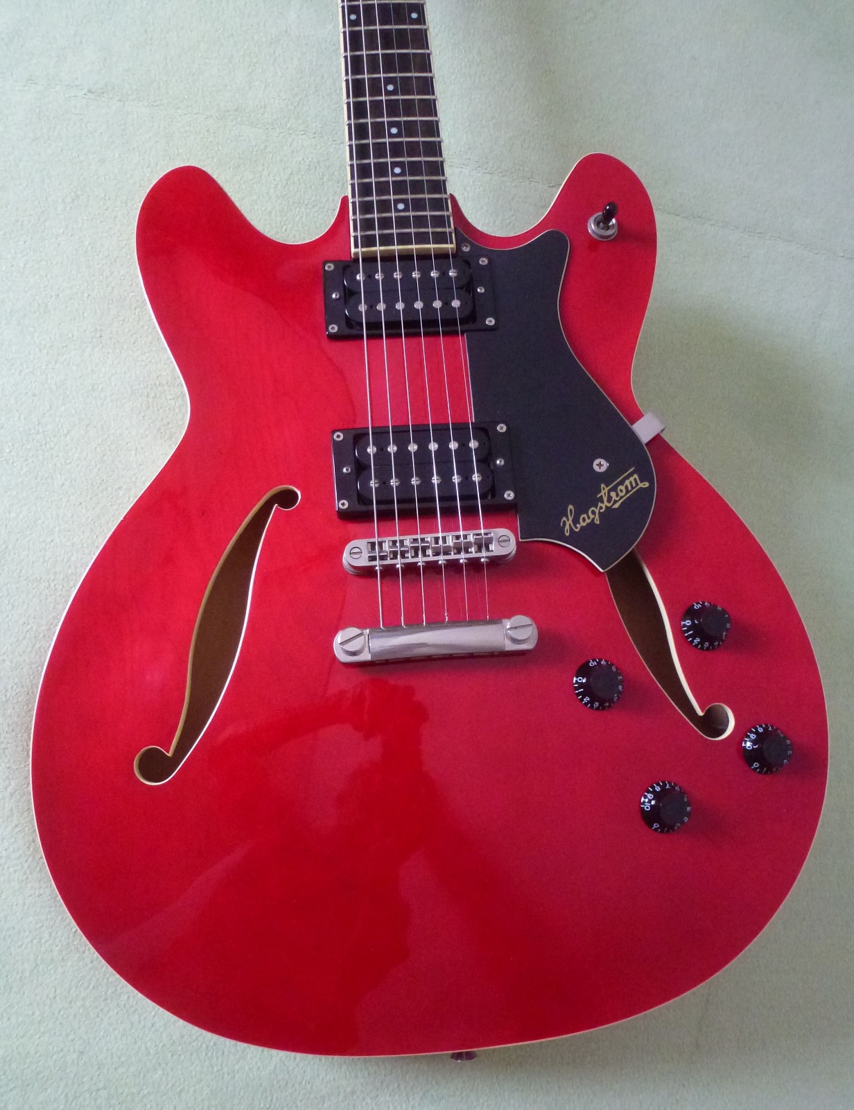 Hagstrom Viking II Semi-Hollow E-Gitarre Wild Cherry