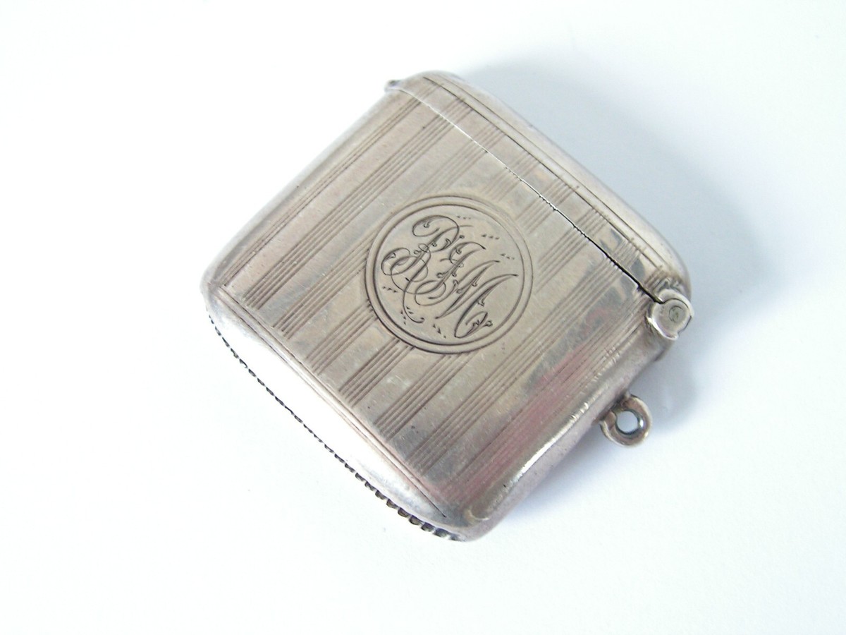 英国製 シルバー925 1910 アンティーク ヴェスタケース 純銀 30g 英国製 シルバー925 1910 アンティーク ヴェスタケース 純銀 30g