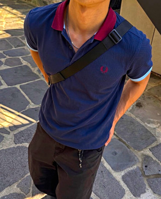 Fred Perry Herren Polo S blau/bordeaux Kurzarm Kragen Knopfleiste Logo bestickt