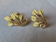 Vintage Yellow Leaf Screw-on Earrings Unmarked 3/4"