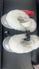 Girl  s Silver Slippers with Soft Fur Lining Size L 9/10 - Cat  Jack