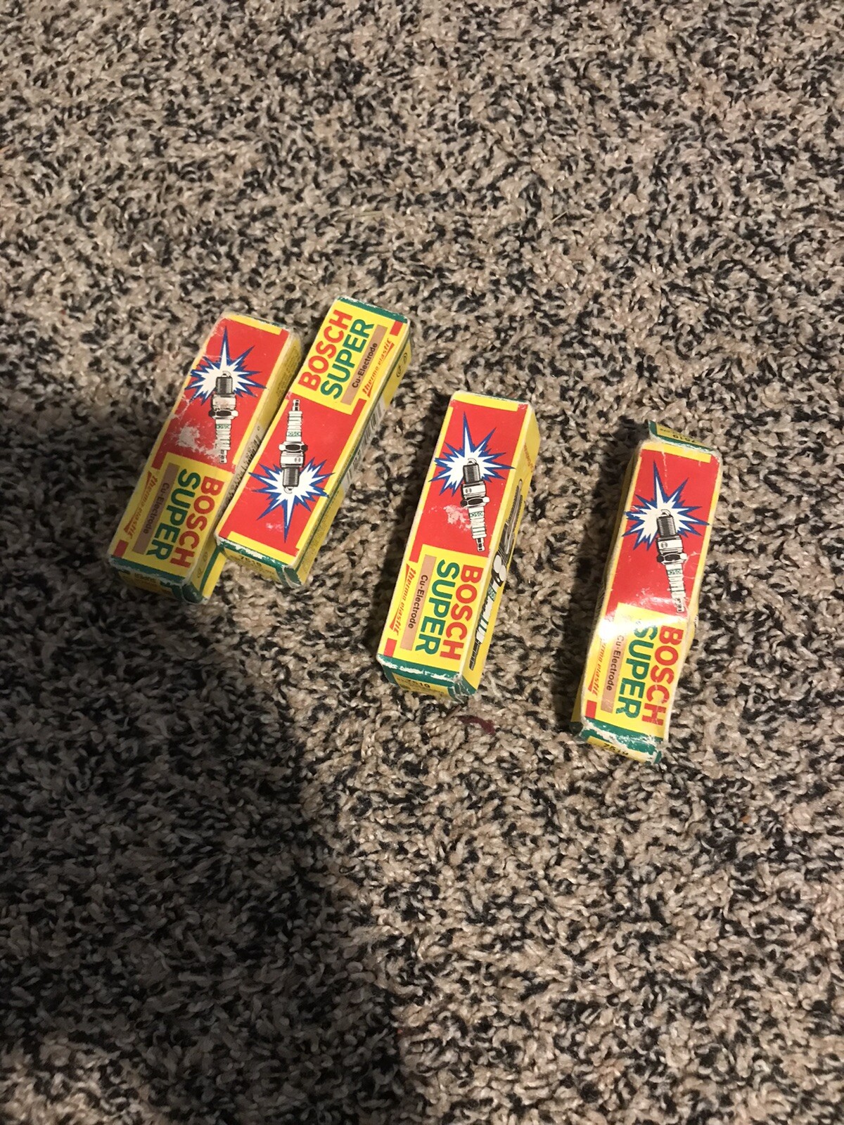 Bosch Cu-Electrode 7519 WR10FC Lot of 4 Spark Plug-Super Plugs