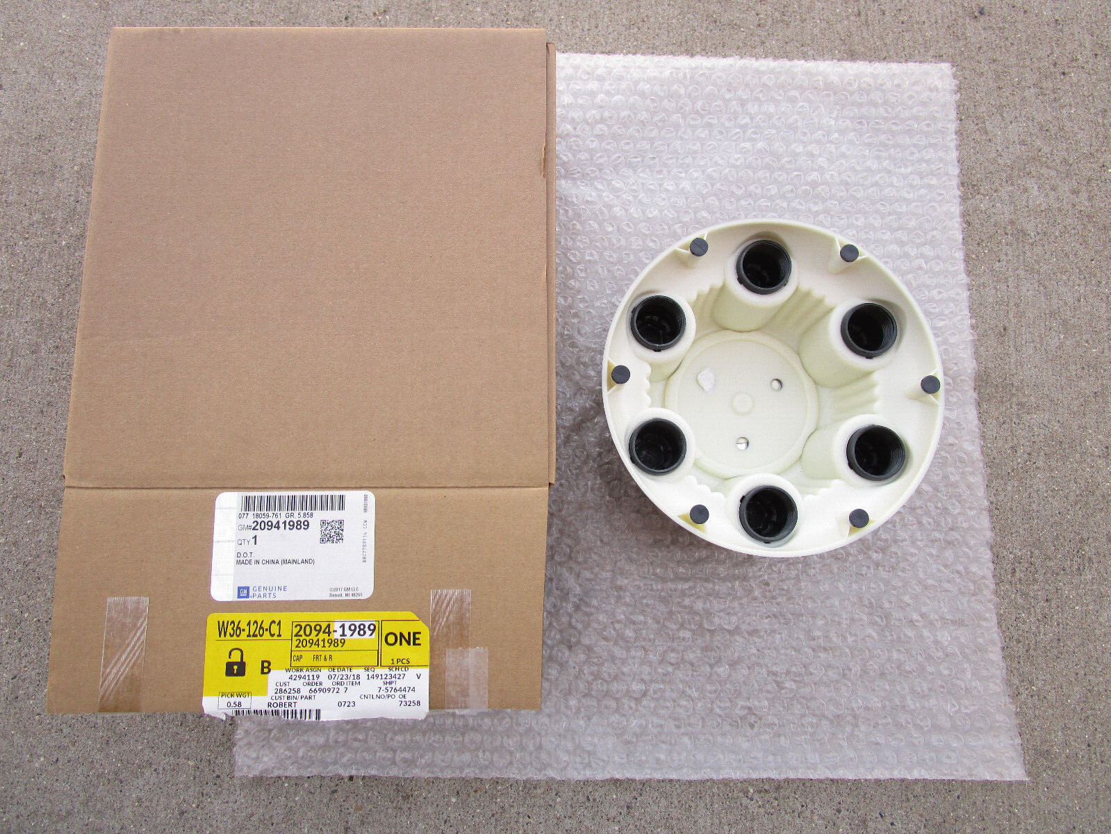 14 20 CHEVY 17'' INCH WHEEL CENTER HUB CAP SILVER W/ LUG NUT COVERS