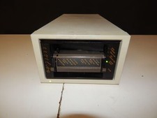 ^^ Vintage Quantum TH5AA-YF Tape Drive in Rac...