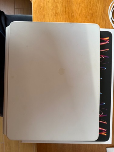 Apple iPad Pro 12.9-(6th gen) 256 GB, M2, Apple Keyboard + Pen Bundle - Afbeelding 7 van 12
