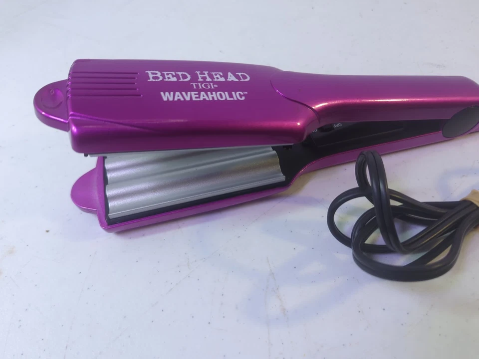 Cabeceira de Cama TIGI Waveaholic 2” Ondas Apertadas Crimpador Alisador Roxo Cabo Giratório - Imagem 3 de 4
