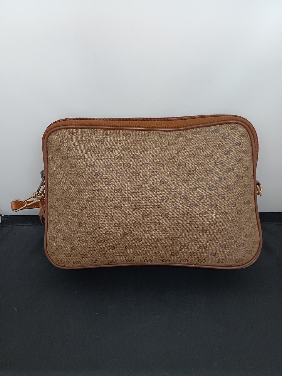 Gucci Vintage Leather Shoulder Bag 90s Retro Style