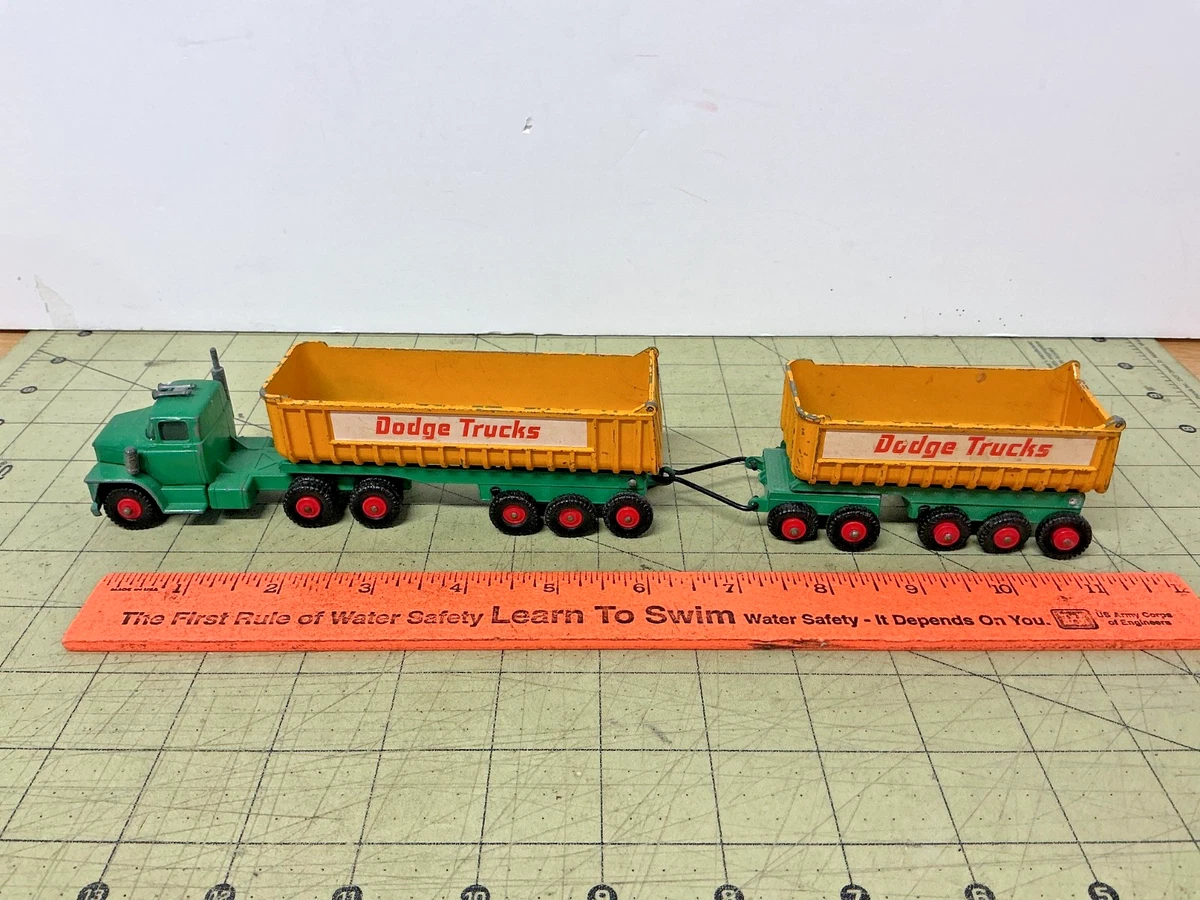 Matchbox Service Series – Camion Con Pianale King 3/20, Colore Rosso Con Letto Grigio, Modellino Die-Cast