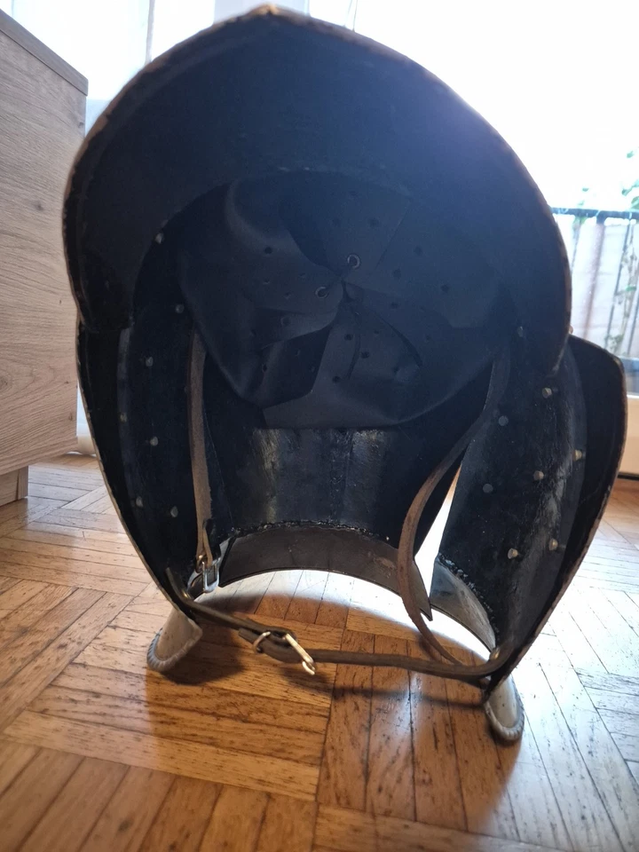 Eisensturmhaube mit Halsberge im Stil um 16 Jhd, gut geölt - Bild 3 von 4