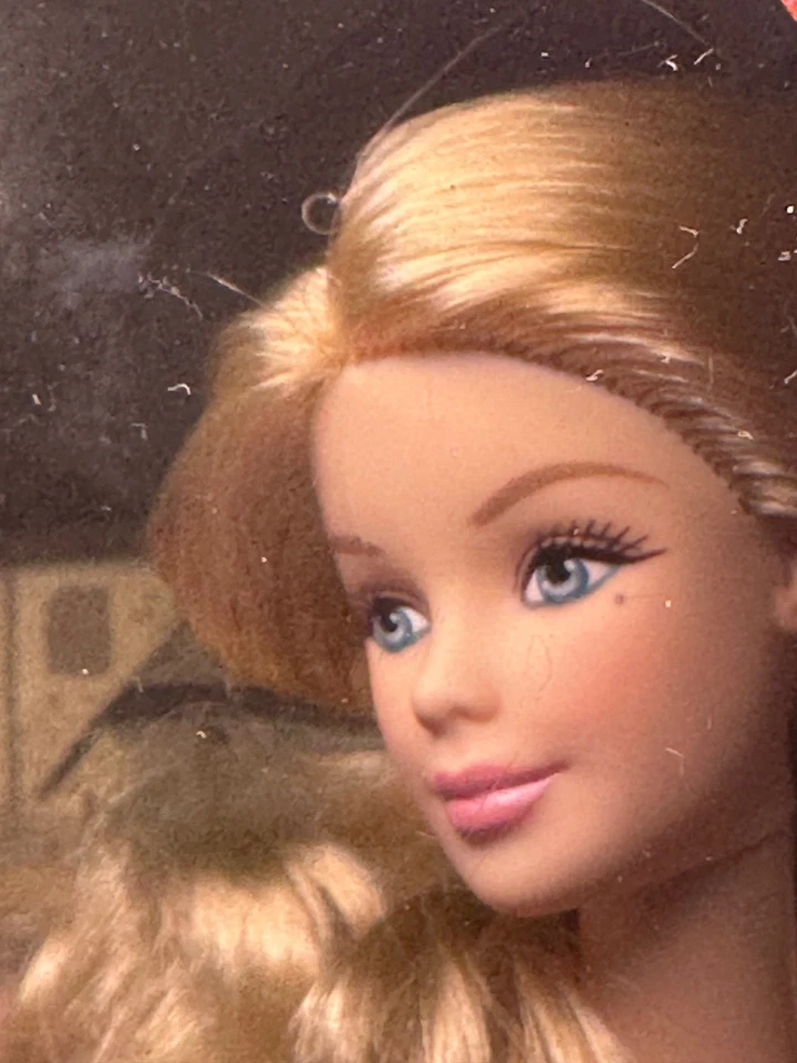 Colección Pasaporte Muñecas del Mundo 2012 “Barbie Francia” #X8420 *Sin usar, en caja original* Foto 4 de 4