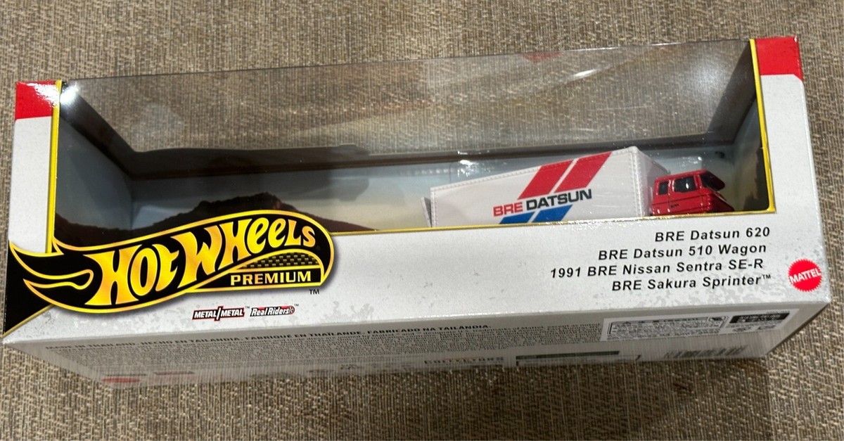 Hot Wheels Premium BRE DATSUN Diorama Set 620 510 Wagon SentraSE-R