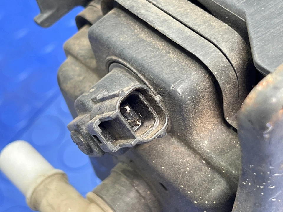 Ford Expedition EL 2011-2014 bote de carbón de vapor de combustible OEM BL1Z9D653A Foto 3 de 4